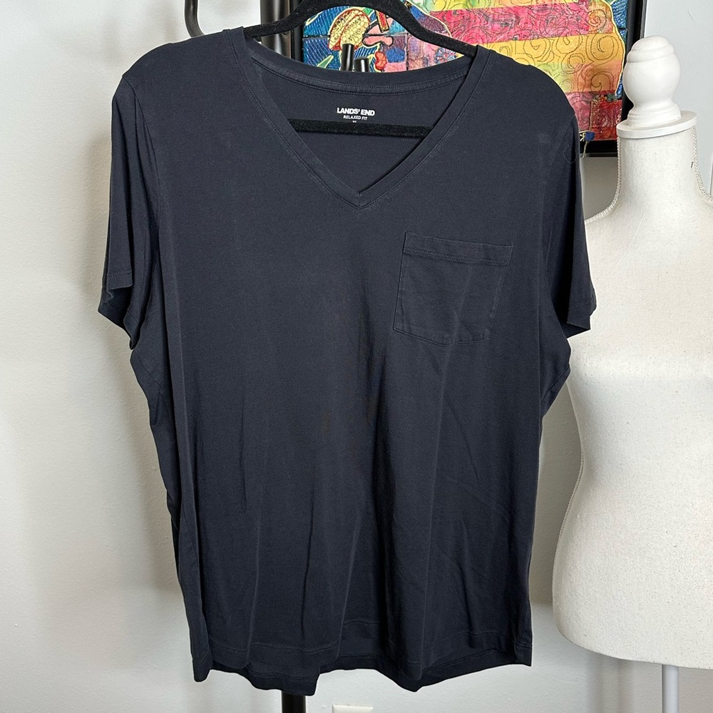 Lands’ End relaxed fit with pocket tee in black.  Size xl. Excellent condition.